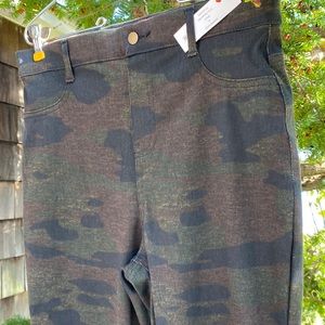 Time and True, camouflage stretchy jeggings Cool and comfy Size 8-10